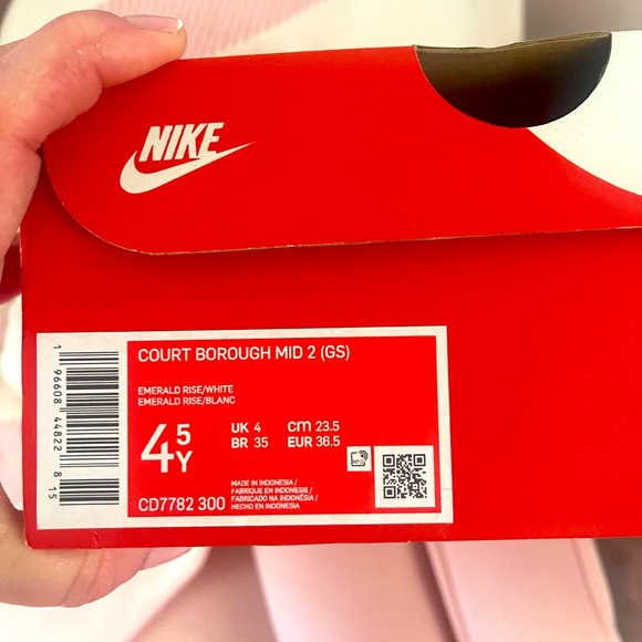 Kids Nike NIB court borough mid 2
Size 4.5 - Picture 3 of 6